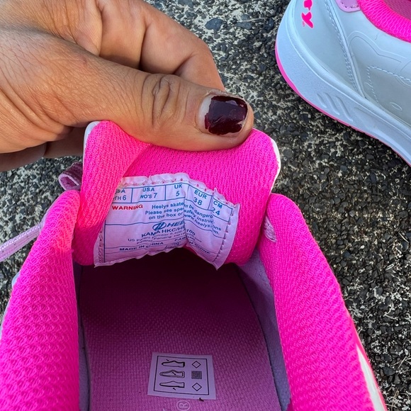 Heelys Women’s White and Pink Sneakers with Rainbow - Picture 8 of 13